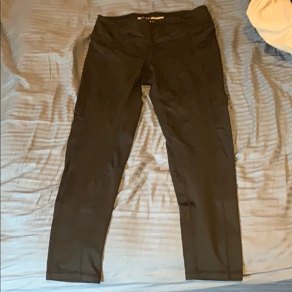 Super comfy DKNY SPORT Capri Leggings - Picture 5 of 6